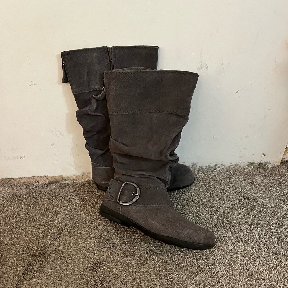 White Mountain Gray Heeled Boots with Buckle Detail - Picture 2 of 4